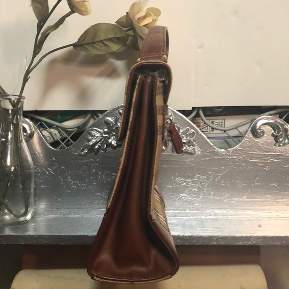 ๐๐HOST PICK๐๐Burberry Vintage Check Handbag - Picture 4 of 6